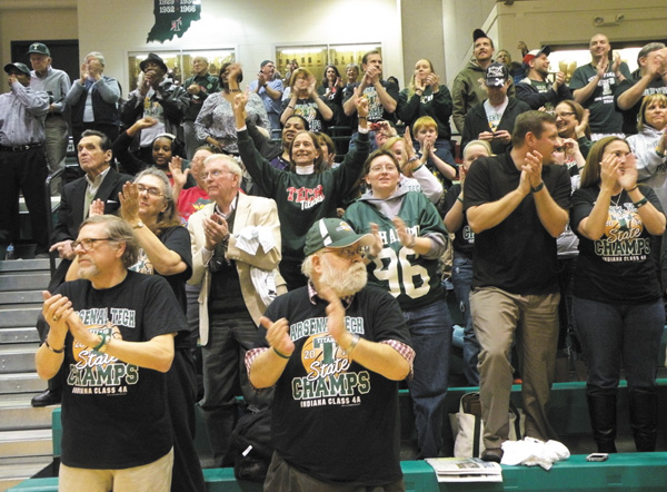 photo by Paula Nicewanger/Weekly ViewAlumni and fans cheered on the team at the Community Day rally.