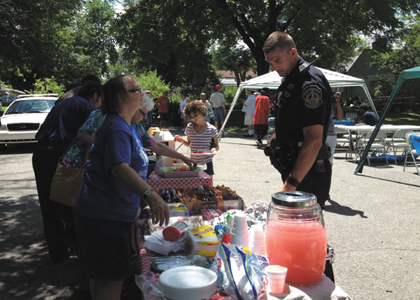 Ethel Winslow/Weekly ViewThe Otterbein Neighborhood hosted a Roll Call for officers July 16. Dozens of neighbors pitched in, and Linwood Krogers donated food to help say “thank you” to officers who patrol the city. To arrange a Roll Call for your neighborhood, contact Steve Talley at Steve.Talley@indy.gov