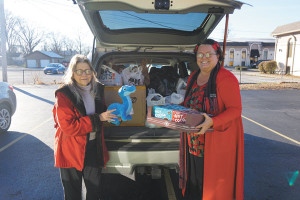 Paula Nicewanger/Weekly ViewEthel helping Jan pick up last year's donations.
